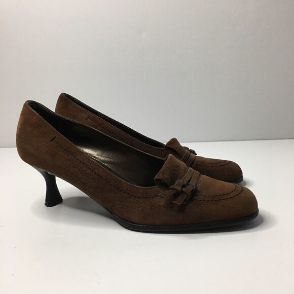 Stuart Weitzman Sz 6.5 brown 2 buckle kitten heel - Picture 4 of 8